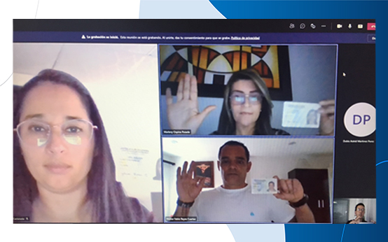 Imagen de la posesión de los nuevos funcionarios precedida por el director de la Territorial